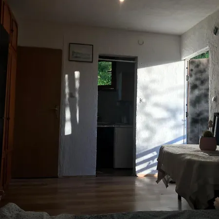 Studio Apartman Veliko Brdo 公寓 *